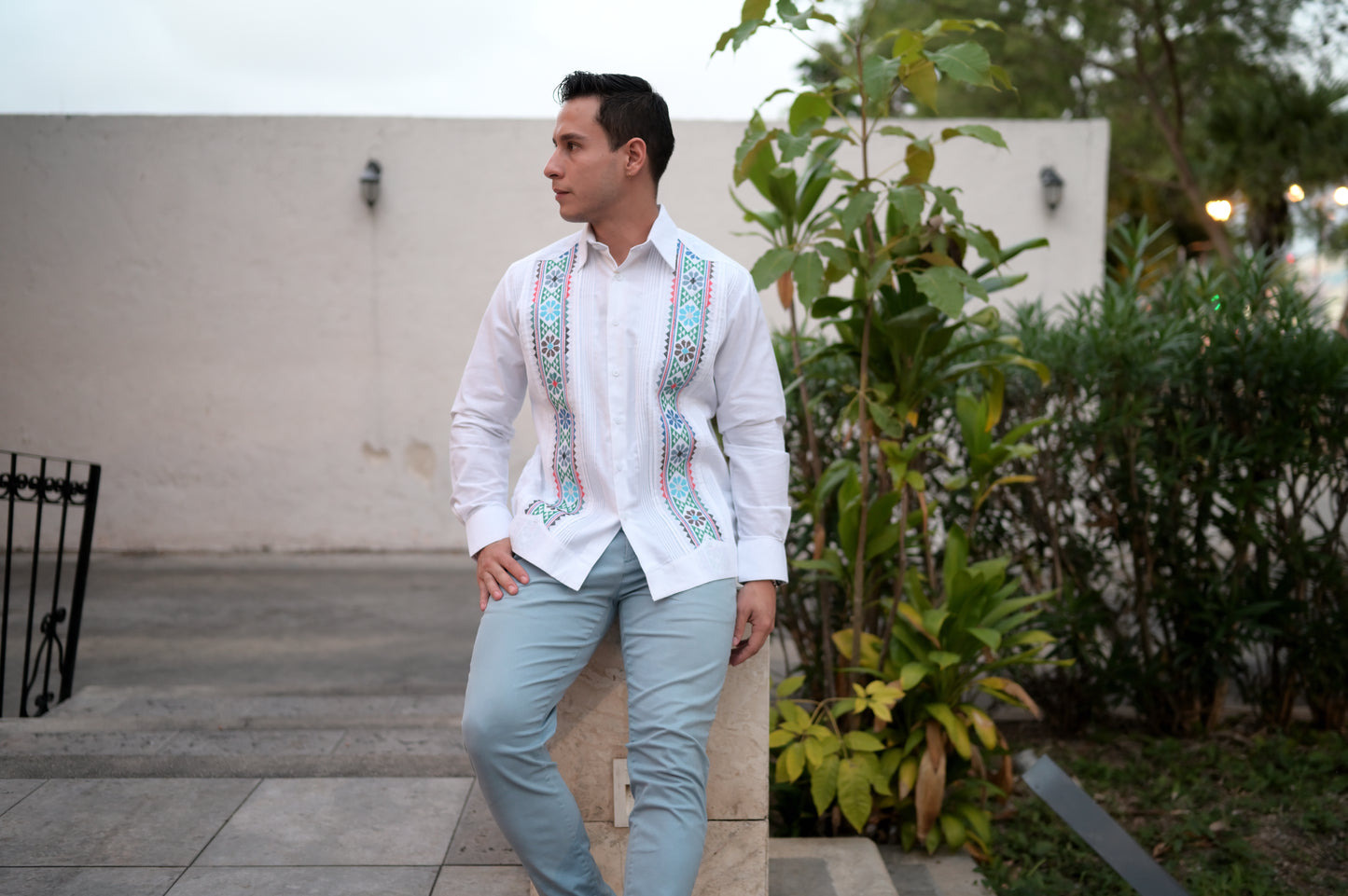 Guayabera Manga Larga MOD.077 Con Bordado De Flores colores