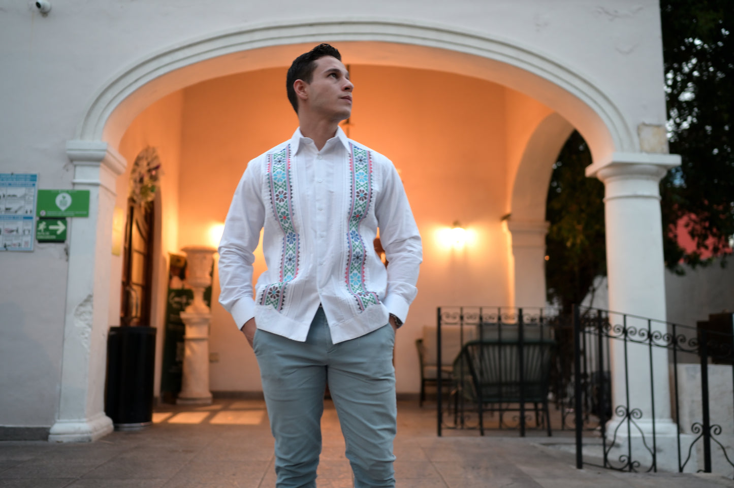 Guayabera Manga Larga MOD.077 Con Bordado De Flores colores