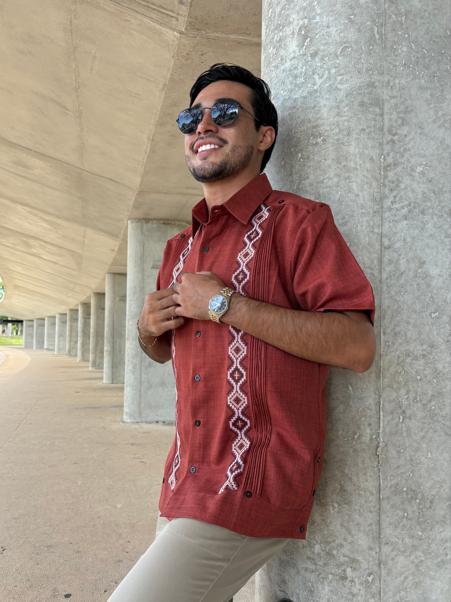 Guayabera Manga Corta MOD.134 Color Shedron Bordado Diamantes