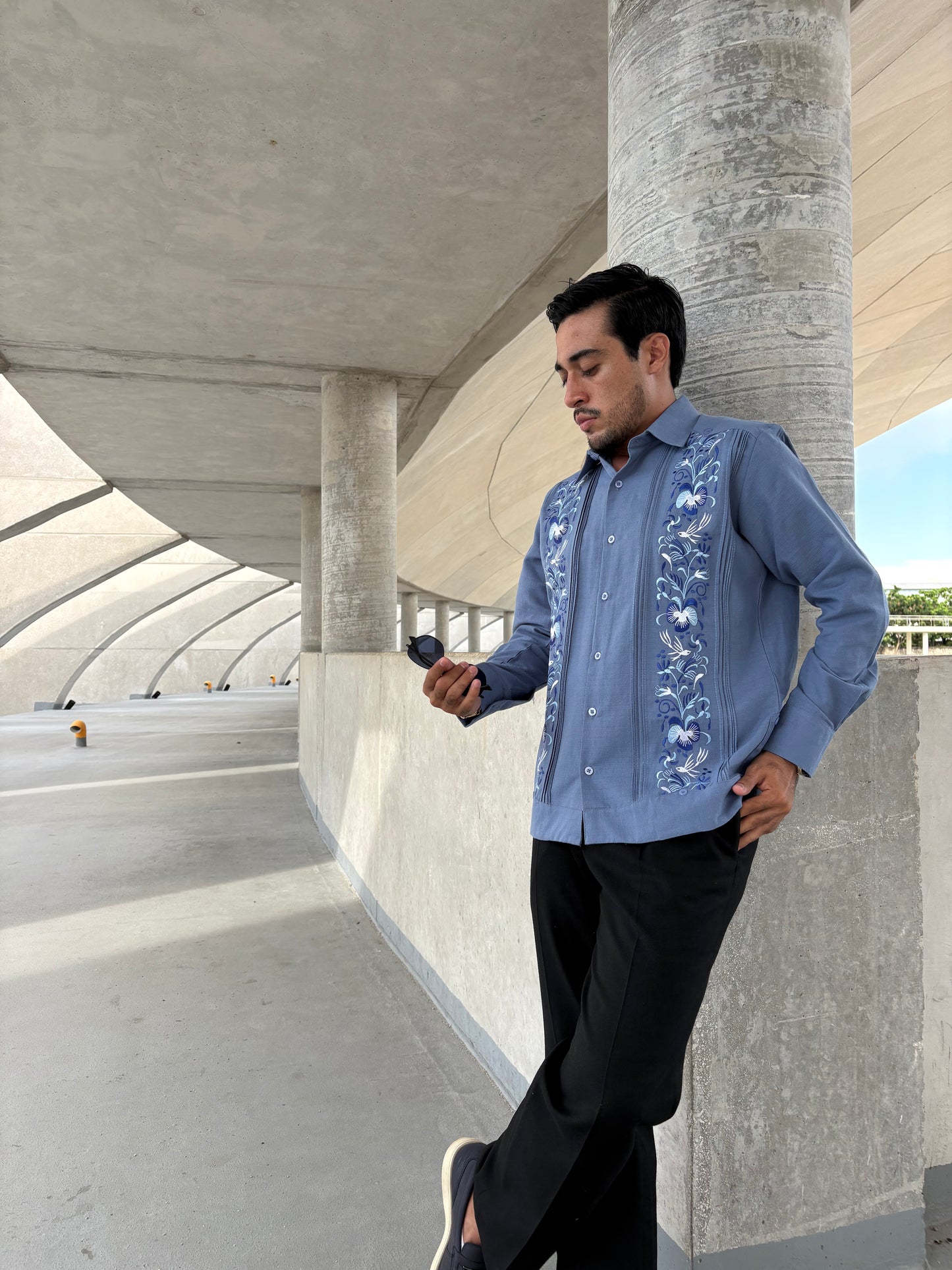 Guayabera Manga Larga modelo 027 colibrí