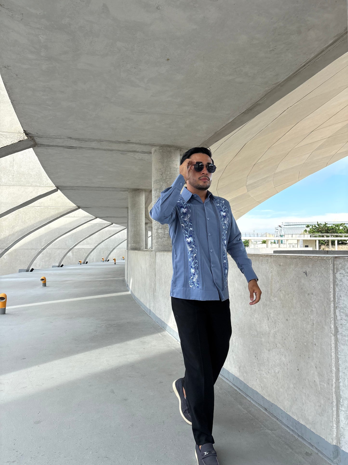 Guayabera Manga Larga modelo 027 colibrí
