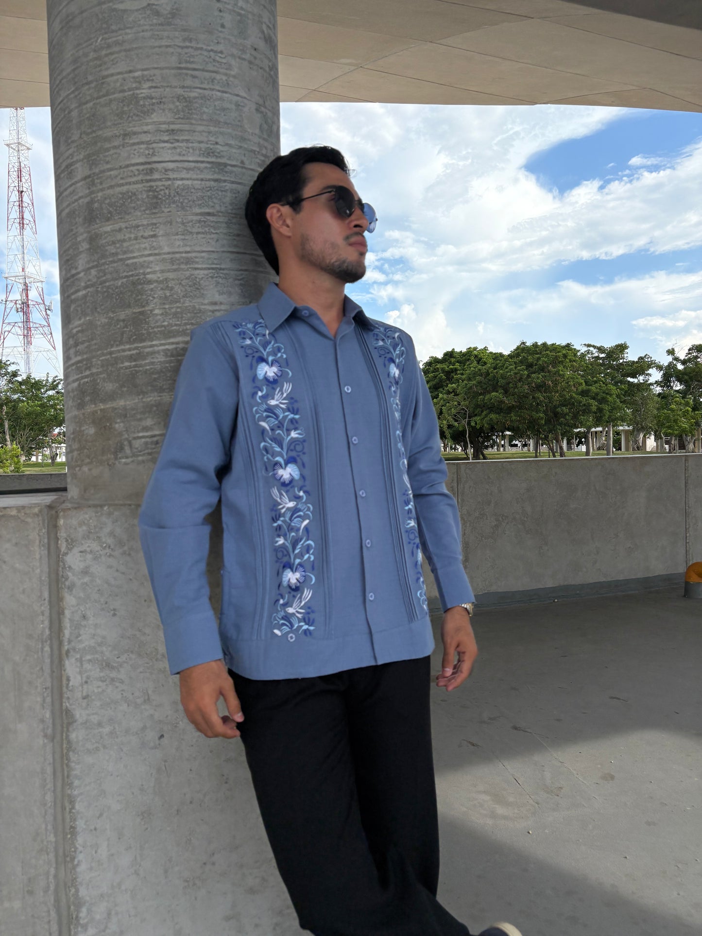 Guayabera Manga Larga modelo 027 colibrí