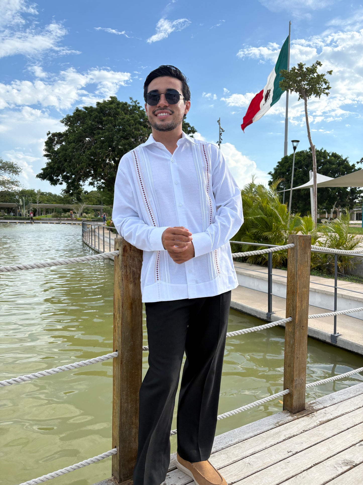 Guayabera Manga Larga MOD.065 modelo Armando