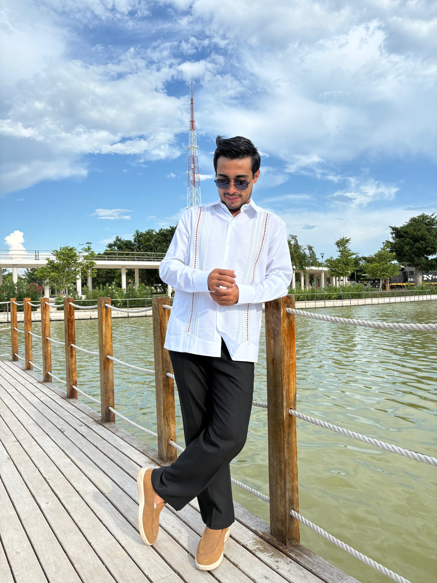 Guayabera Manga Larga MOD.065 modelo Armando