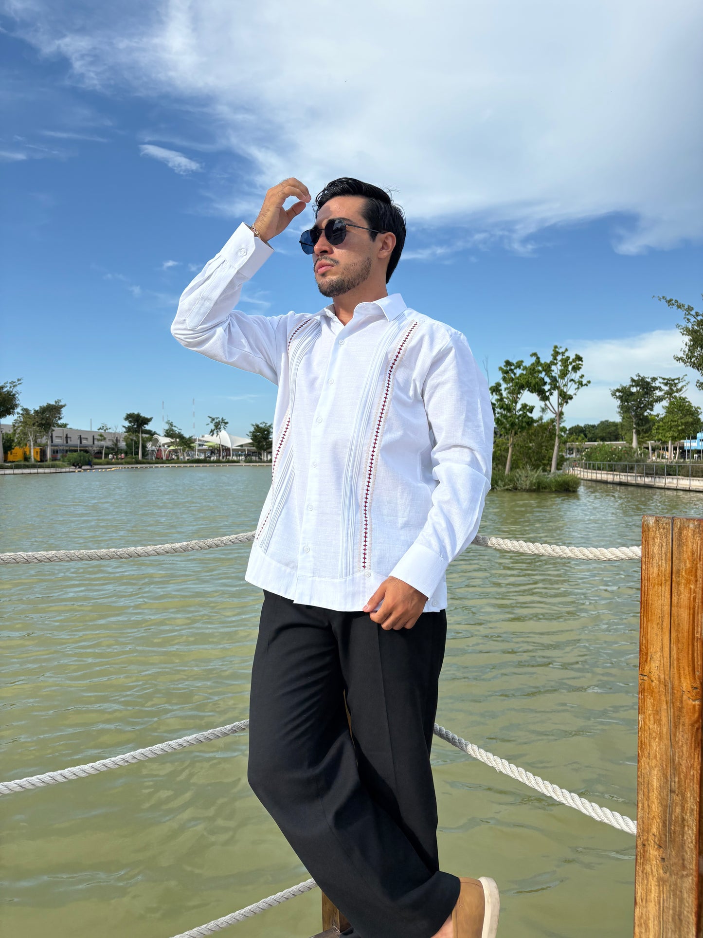 Guayabera Manga Larga MOD.065 modelo Armando