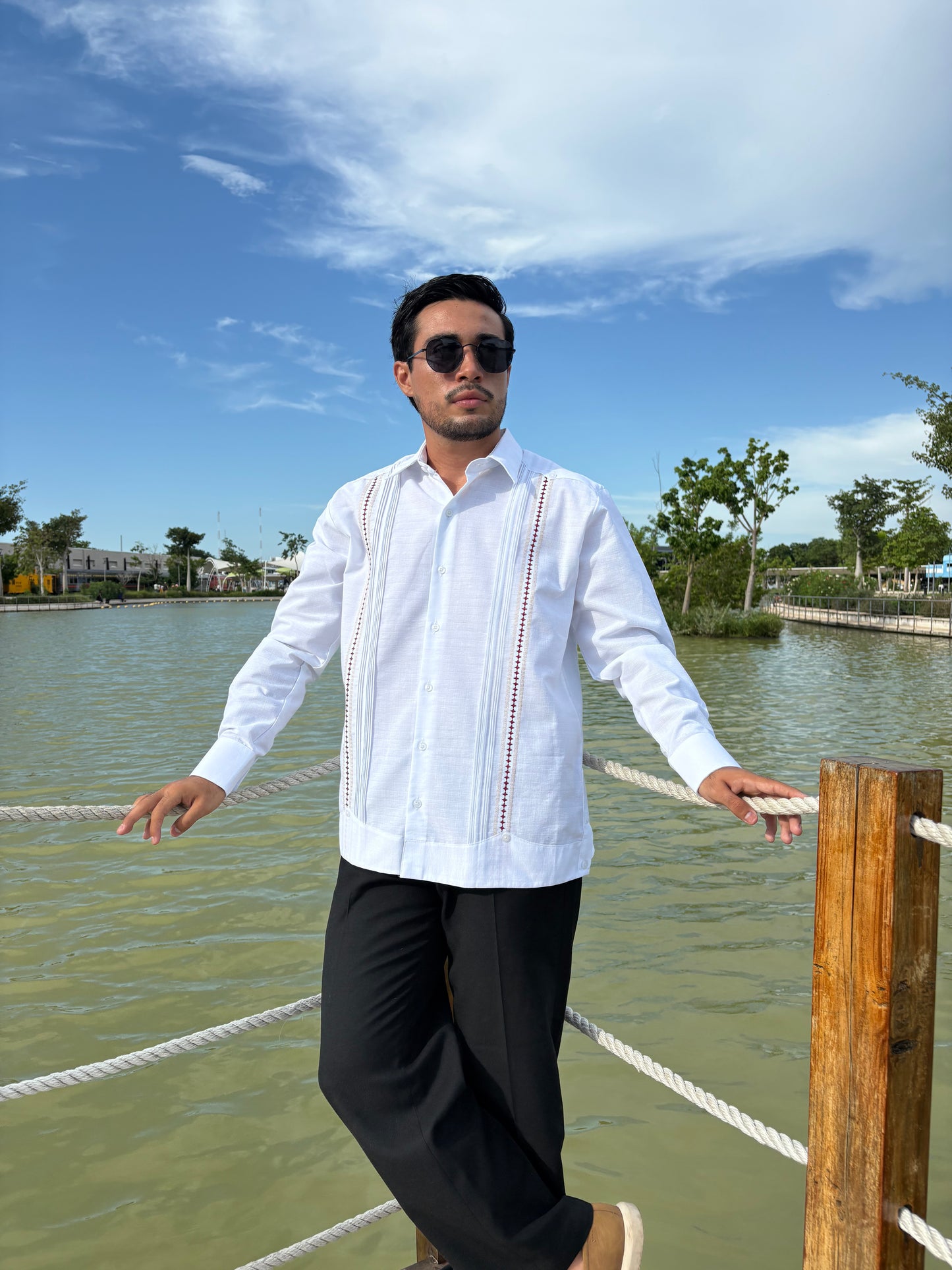 Guayabera Manga Larga MOD.065 modelo Armando
