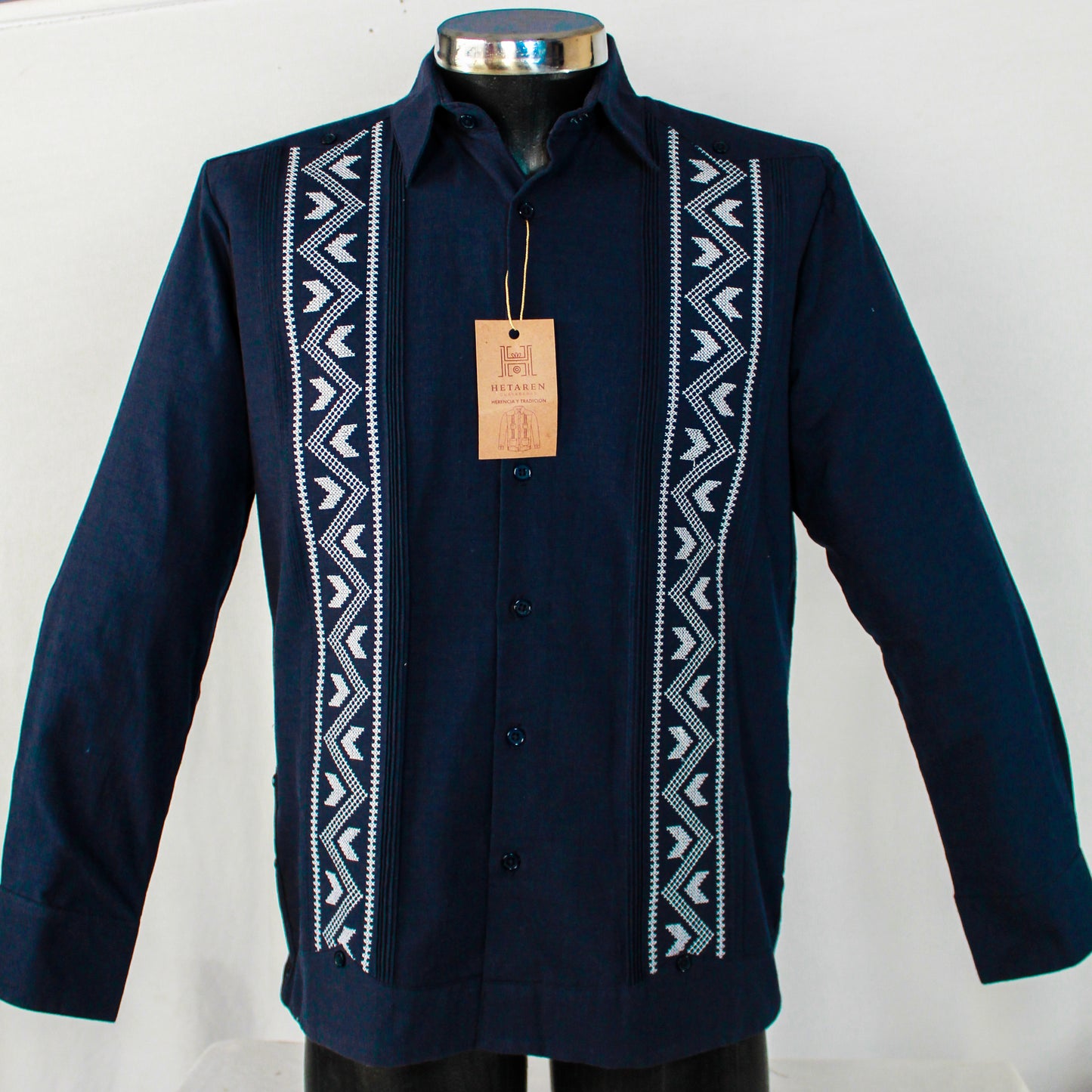 Guayabera Manga Larga MOD.049 bordados Saeta