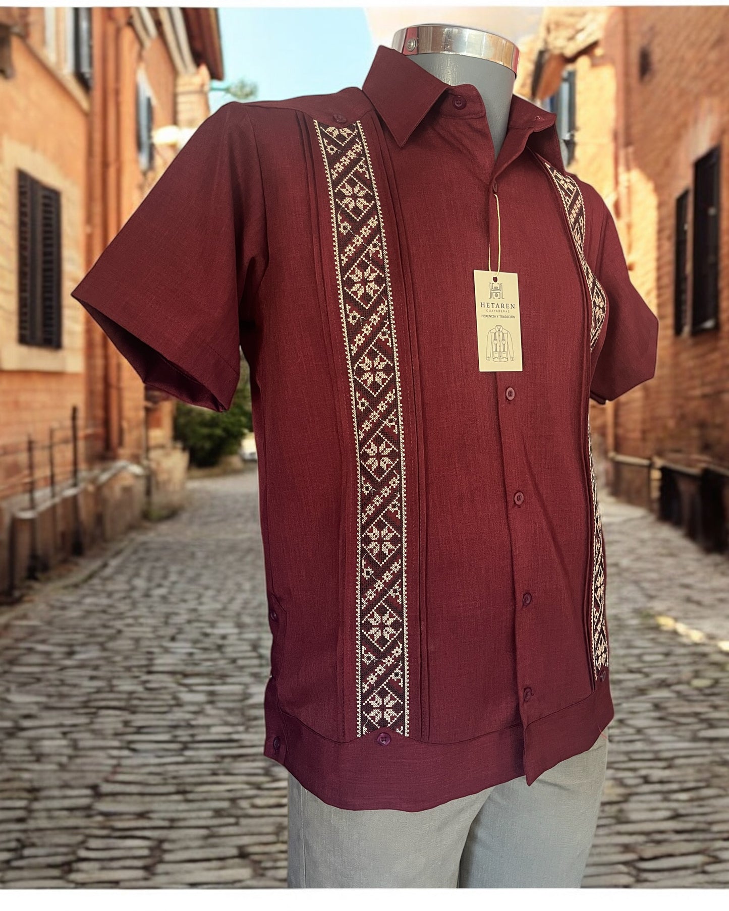 Guayabera Manga Corta MOD.054 Modelo Marcos Color Vino