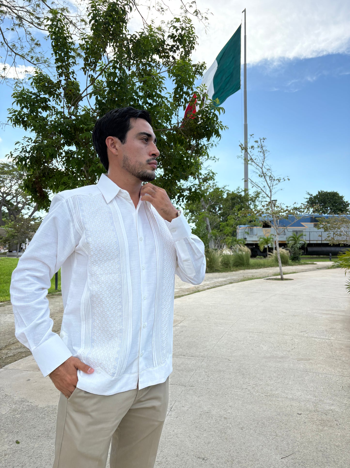 Guayabera Manga Larga MOD.158 Bordado Panal Hueso