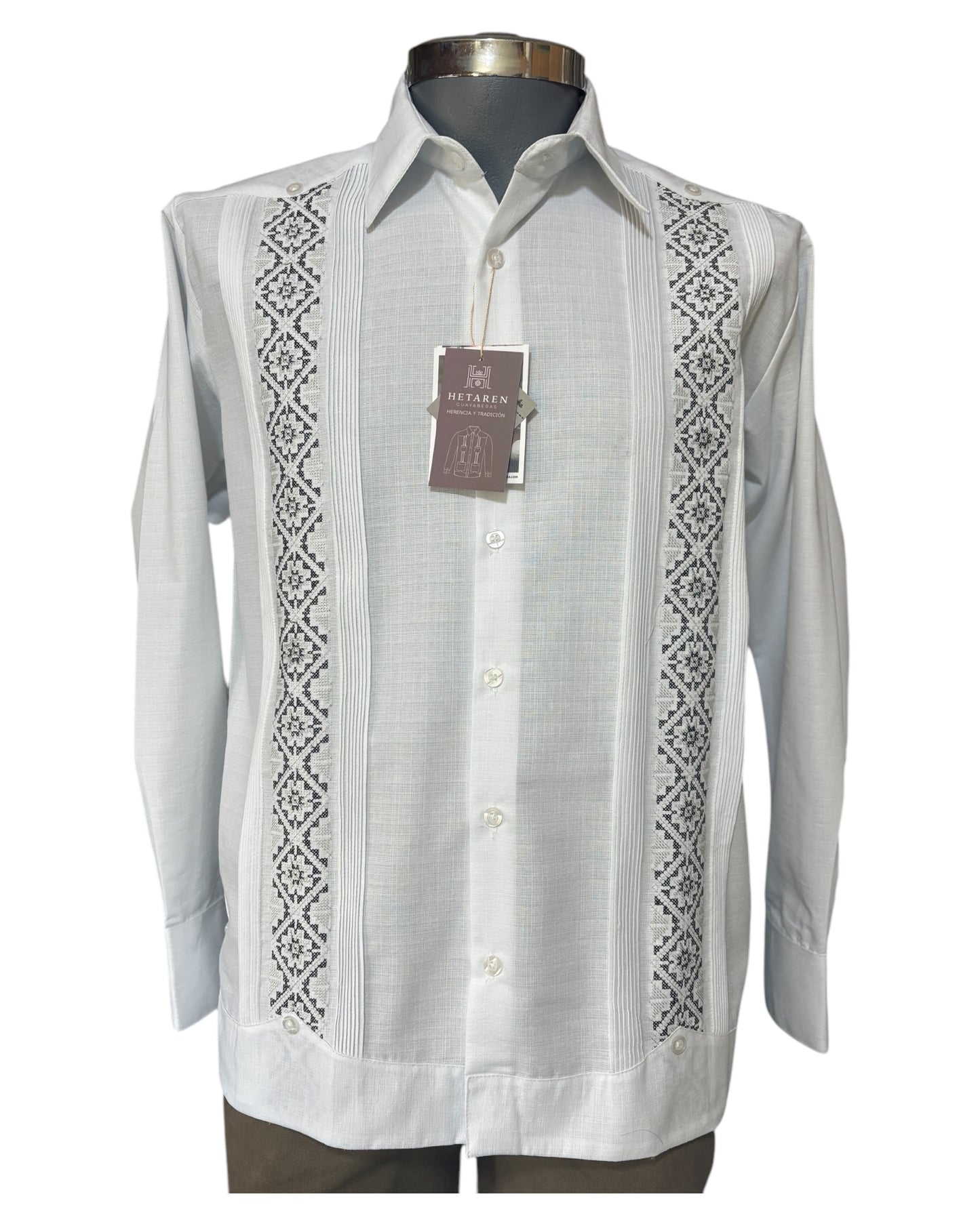 Guayabera manga larga MOD.079B bordado negro y gris