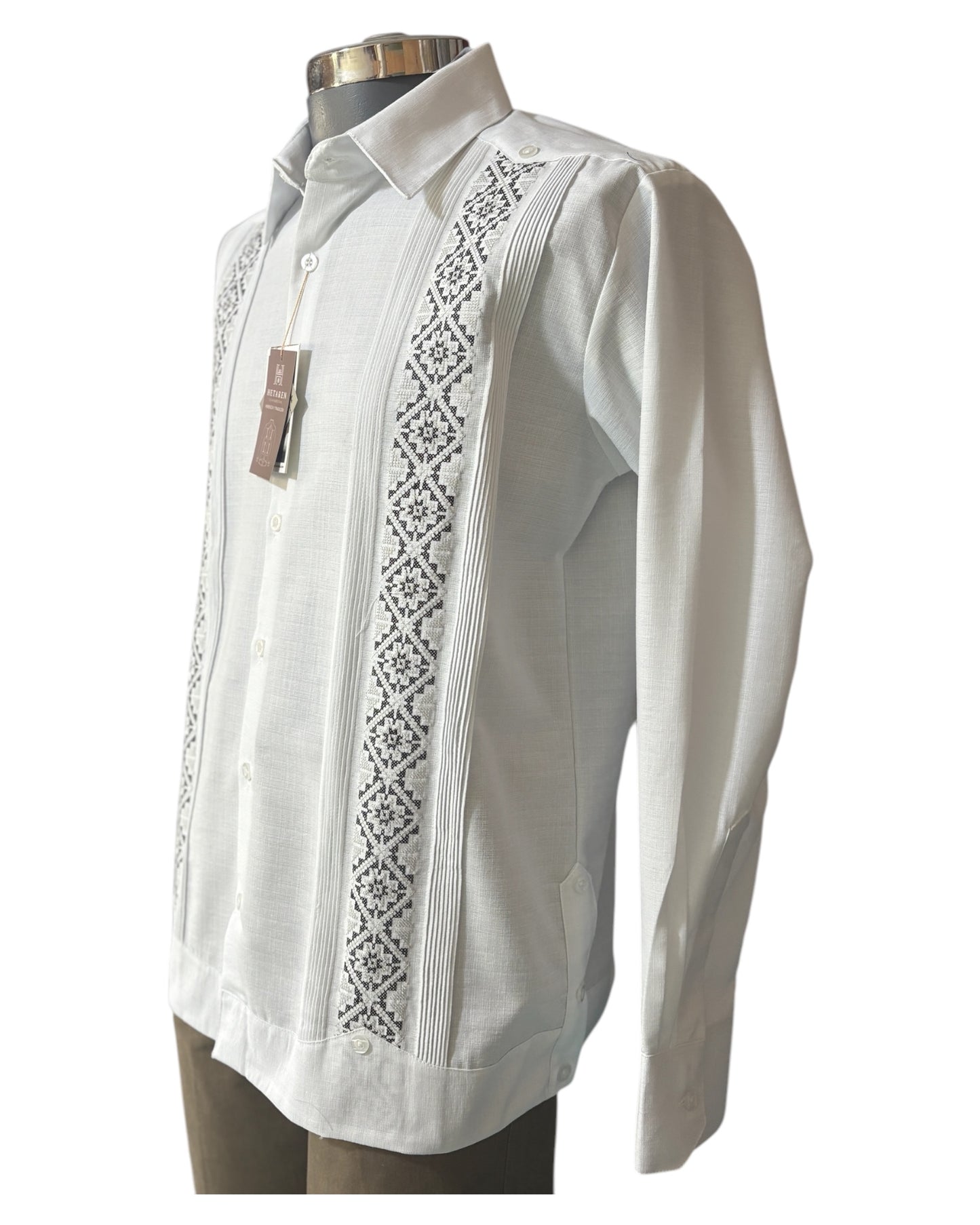 Guayabera manga larga MOD.079B bordado negro y gris