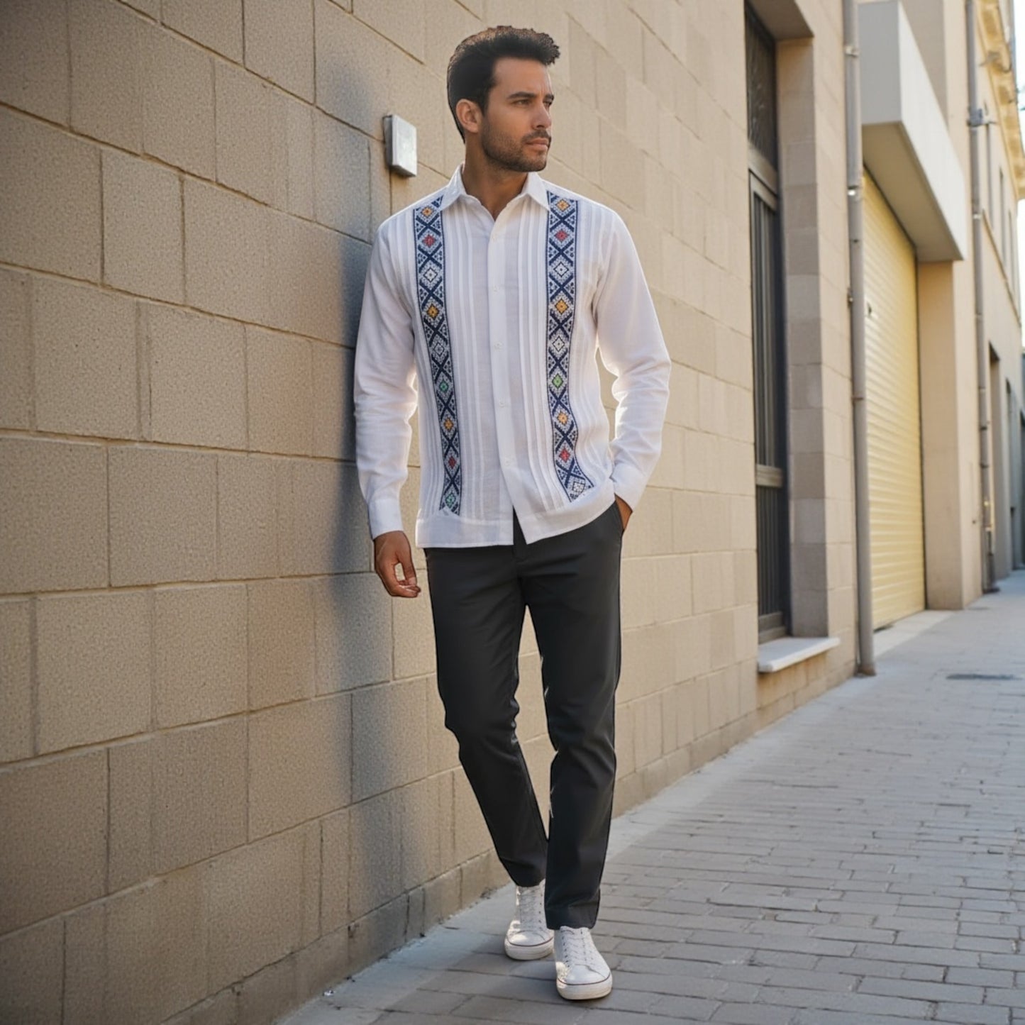 Guayabera Manga Larga MOD.076 Con Bordado De Gemas Colores Fuertes