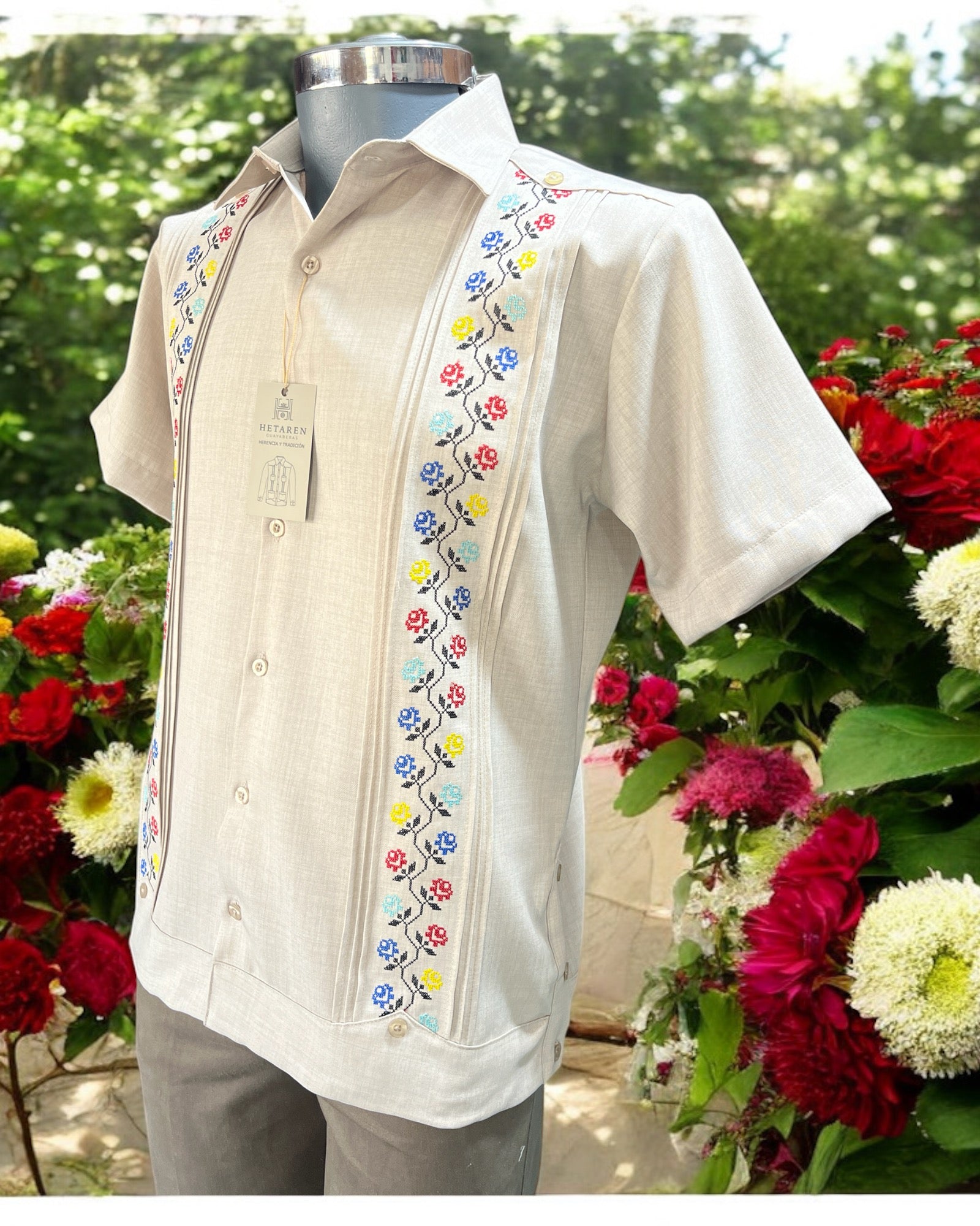 Guayabera Manga Corta MOD.110 Modelo Sueños de Primavera Color Beige | Guayabera artesanal | HETAREN GUAYABERAS
