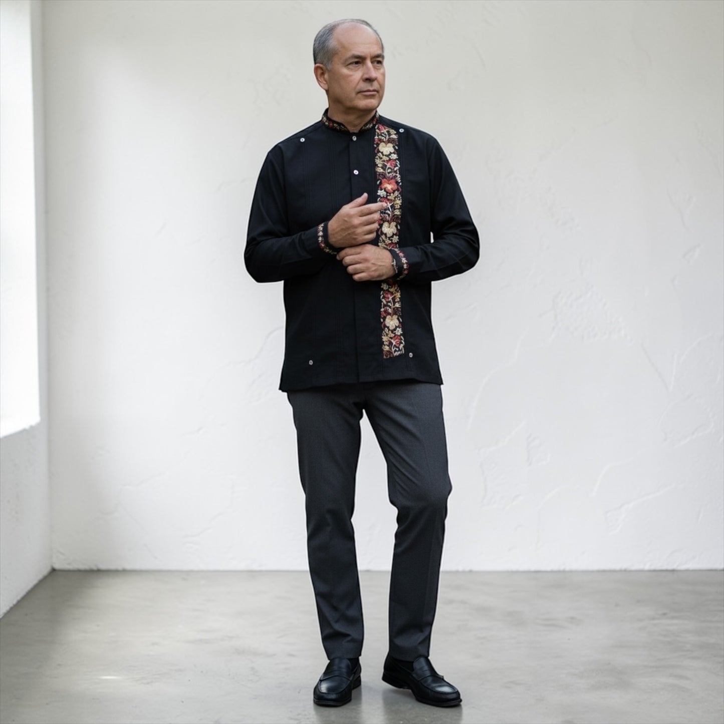 Guayabera Manga Larga MOD.053 Modelo Colibrí