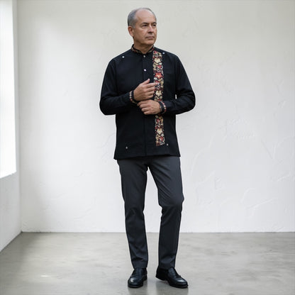 Guayabera Manga Larga MOD.053 Modelo Colibrí