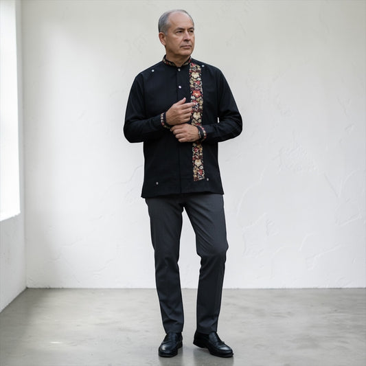 Guayabera Manga Larga MOD.053 Modelo Colibrí