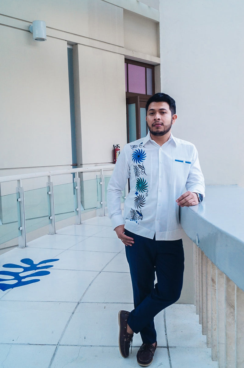 Guayabera Manga Larga MOD.043 Con Bordado de Rehilete | Guayabera artesanal | HETAREN GUAYABERAS