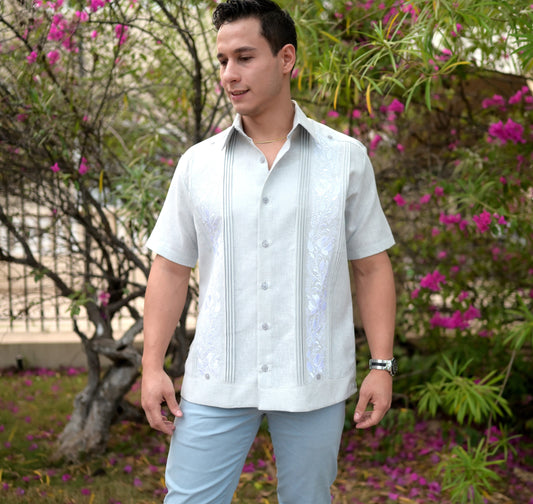 Guayabera Manga Corta MOD.088C Con Bordado Ilusión color gris claro