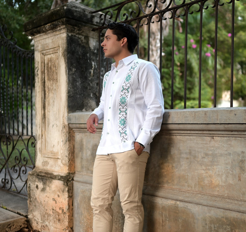 Guayabera Manga Larga MOD.020 Bordado De Trébol | Guayabera artesanal | HETAREN GUAYABERAS