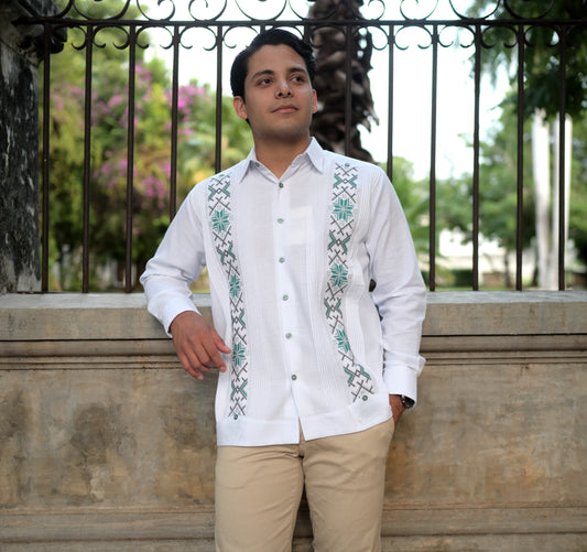 Guayabera Manga Larga MOD.020 Bordado De Trébol