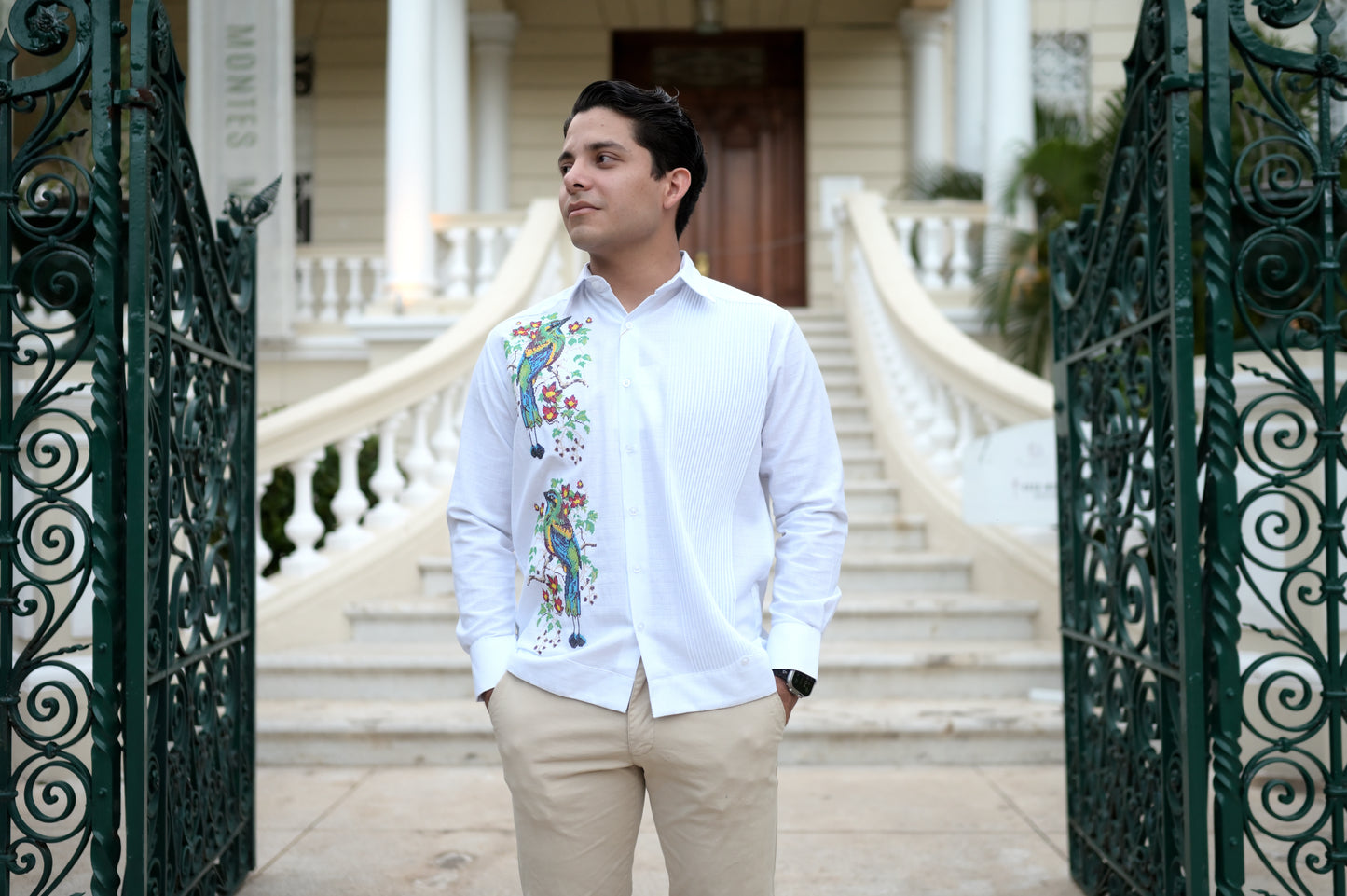Guayabera Manga Larga MOD.022 Bordado de Pájaro Tho
