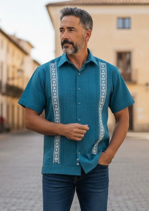 Guayabera Manga Corta MOD.141 Modelo Gabriel color verde petroleo