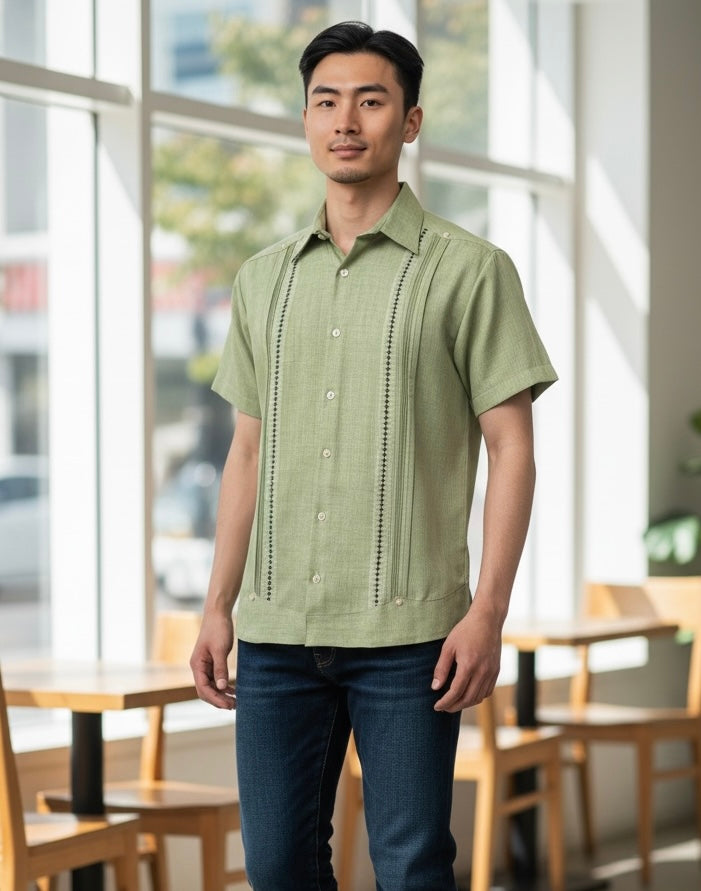 Guayabera Manga Corta MOD.065 Modelo Chichen Itza Color Verde Pasto | Guayabera artesanal | HETAREN GUAYABERAS