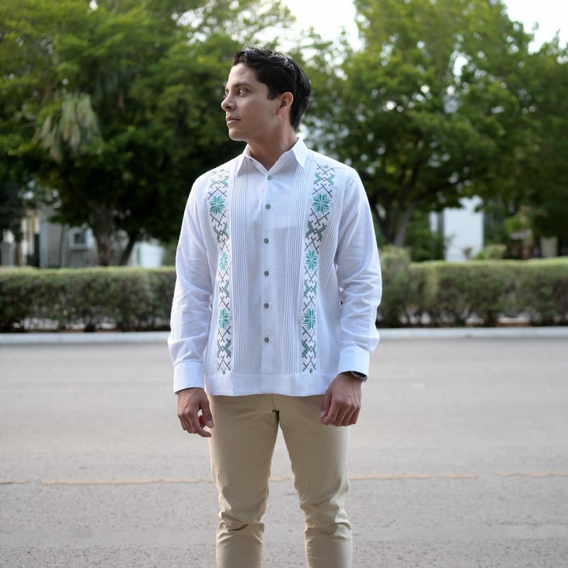 Guayabera Manga Larga MOD.020 Bordado De Trébol | Guayabera artesanal | HETAREN GUAYABERAS