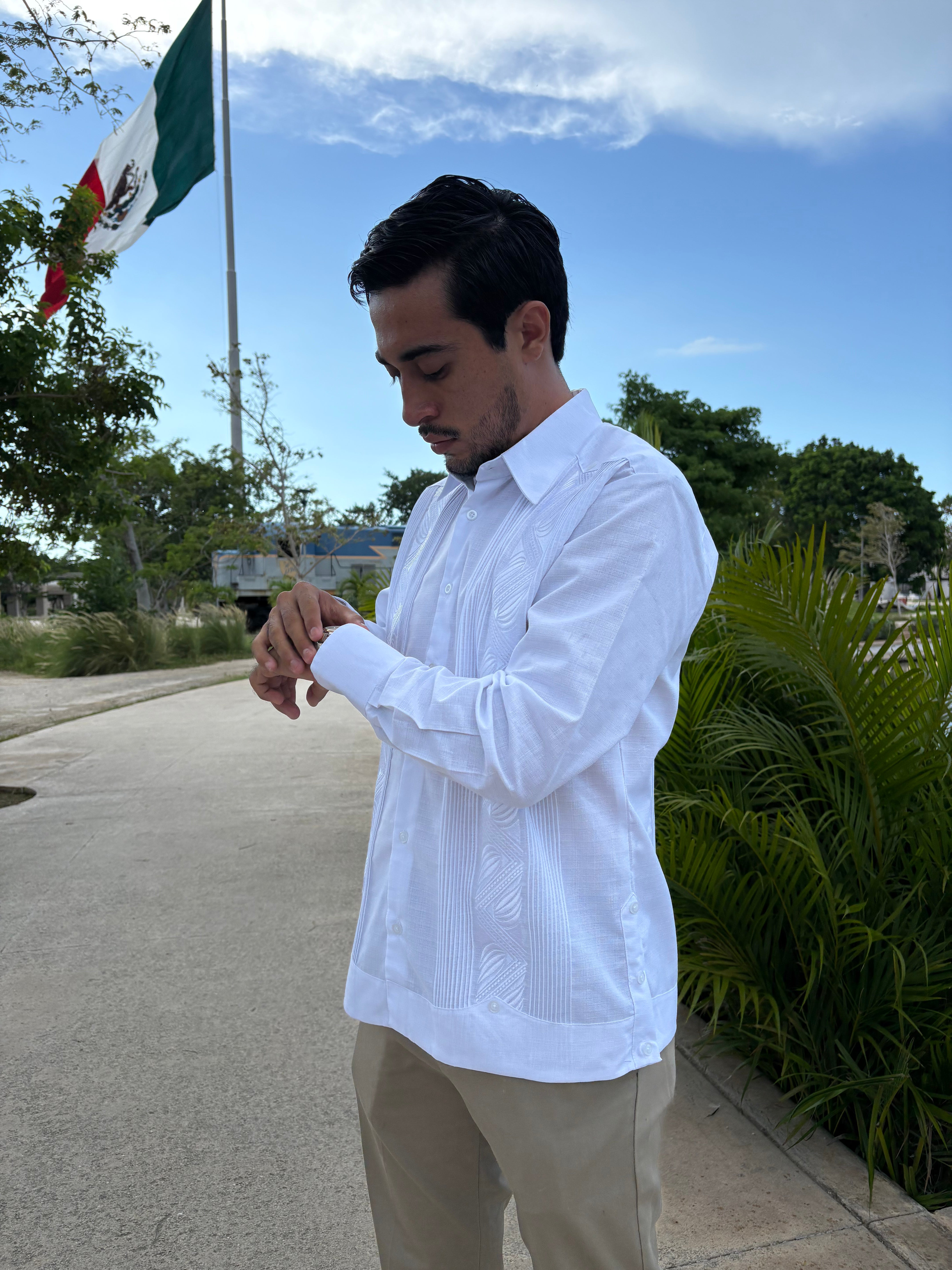 Guayabera Manga Larga MOD.139 Gobernador Bordado al Tono | Guayabera artesanal | HETAREN GUAYABERAS