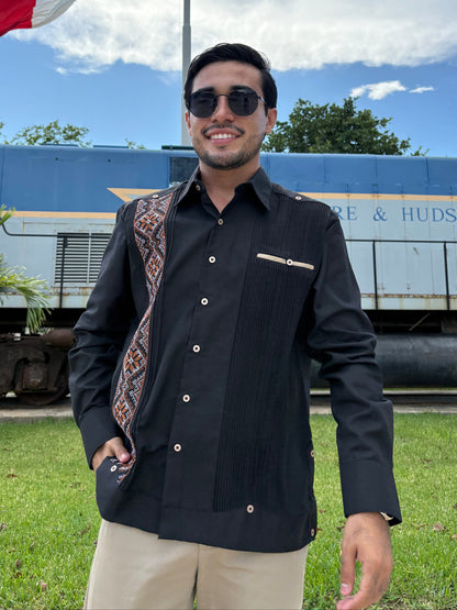 Guayabera Manga Larga MOD.108 tipo presidencial con bordado y vivo