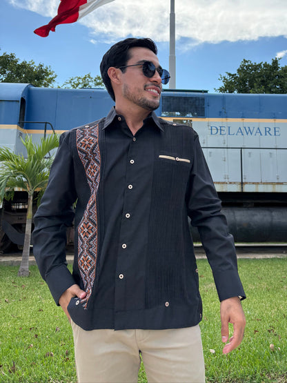 Guayabera Manga Larga MOD.108 tipo presidencial con bordado y vivo