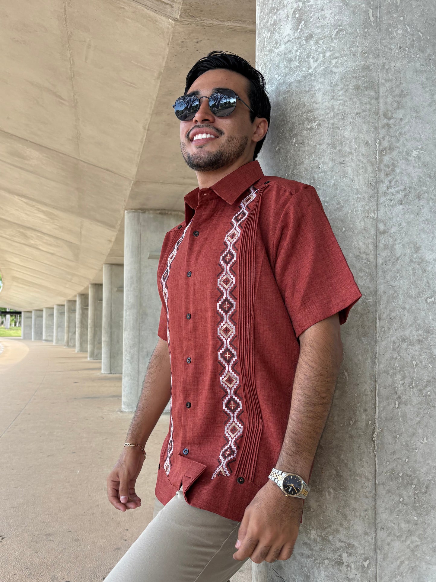 Guayabera Manga Corta MOD.134 Color Shedron Bordado Diamantes