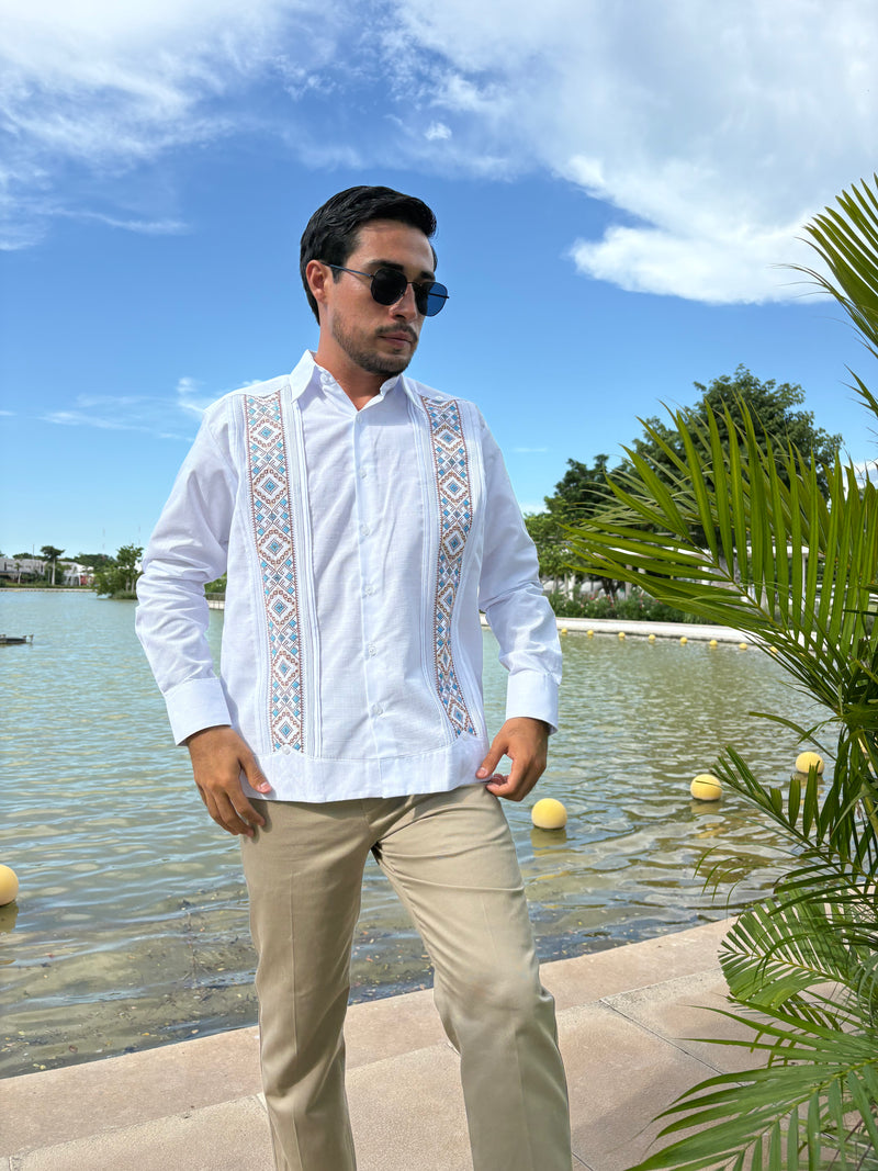 Guayabera Manga Larga MOD.119 Modelo Juan | Guayabera artesanal | HETAREN GUAYABERAS