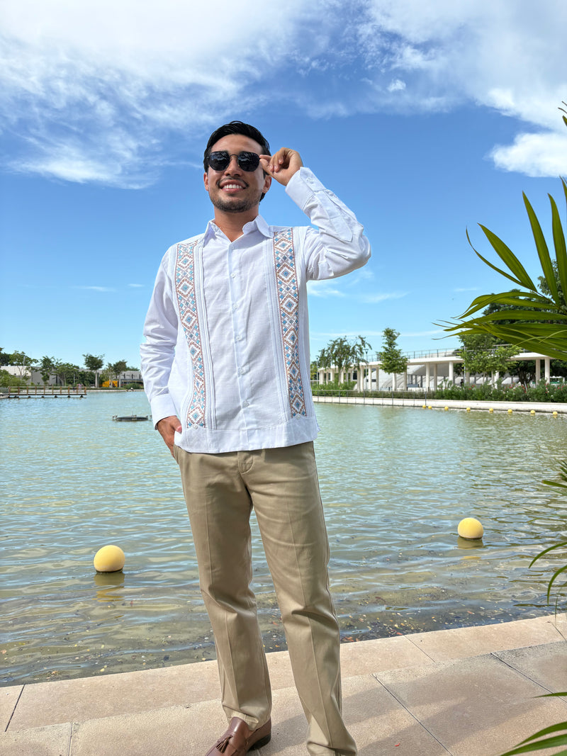 Guayabera Manga Larga MOD.119 Modelo Juan | Guayabera artesanal | HETAREN GUAYABERAS