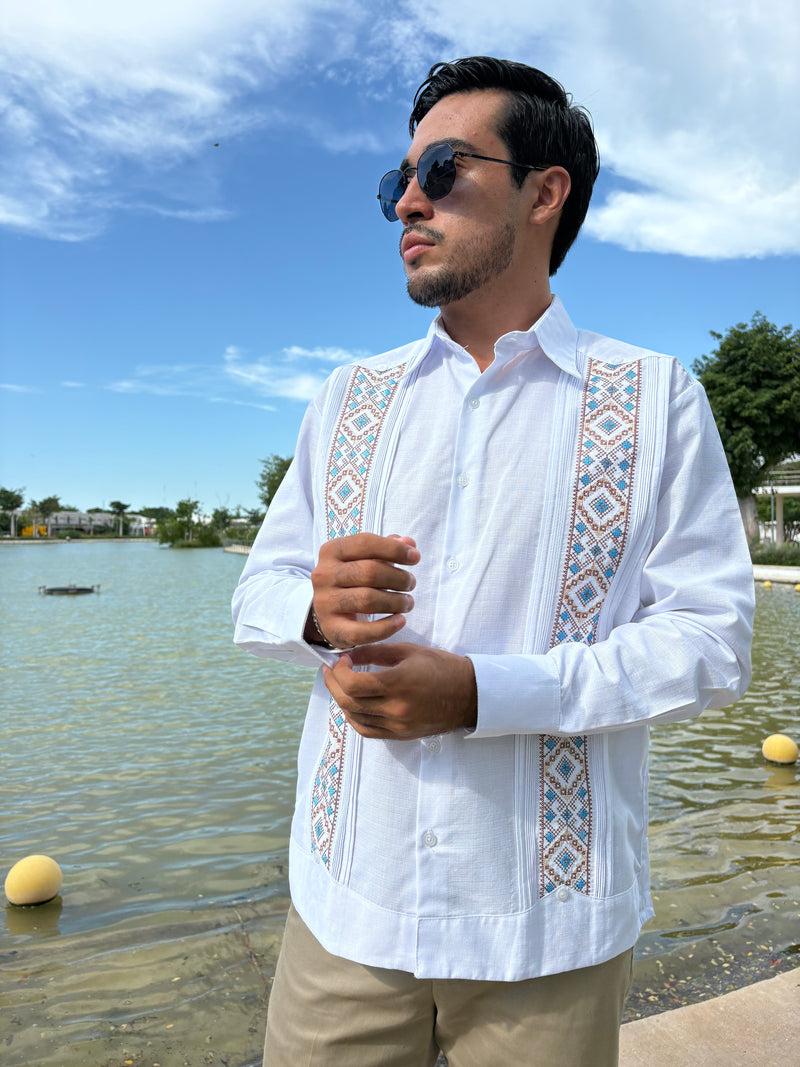 Guayabera Manga Larga MOD.119 Modelo Juan | Guayabera artesanal | HETAREN GUAYABERAS
