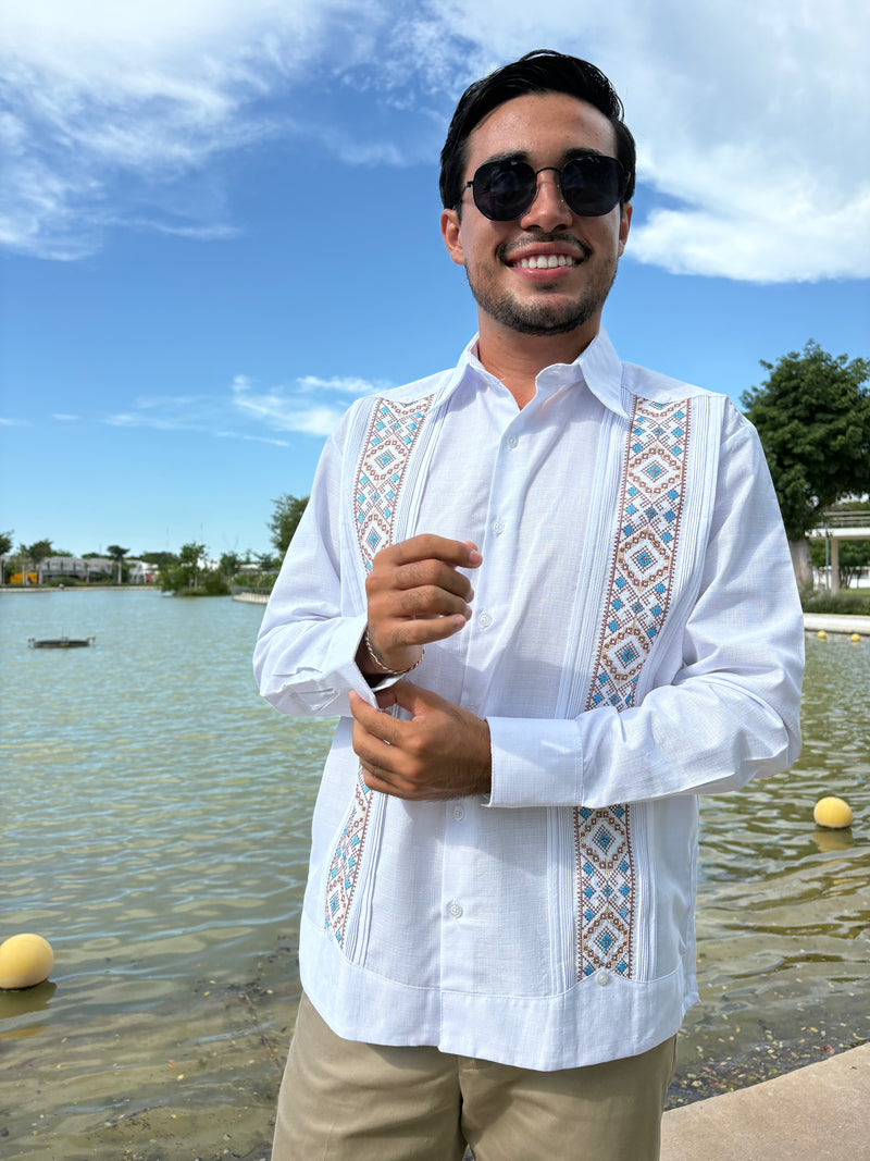 Guayabera Manga Larga MOD.119 Modelo Juan | Guayabera artesanal | HETAREN GUAYABERAS