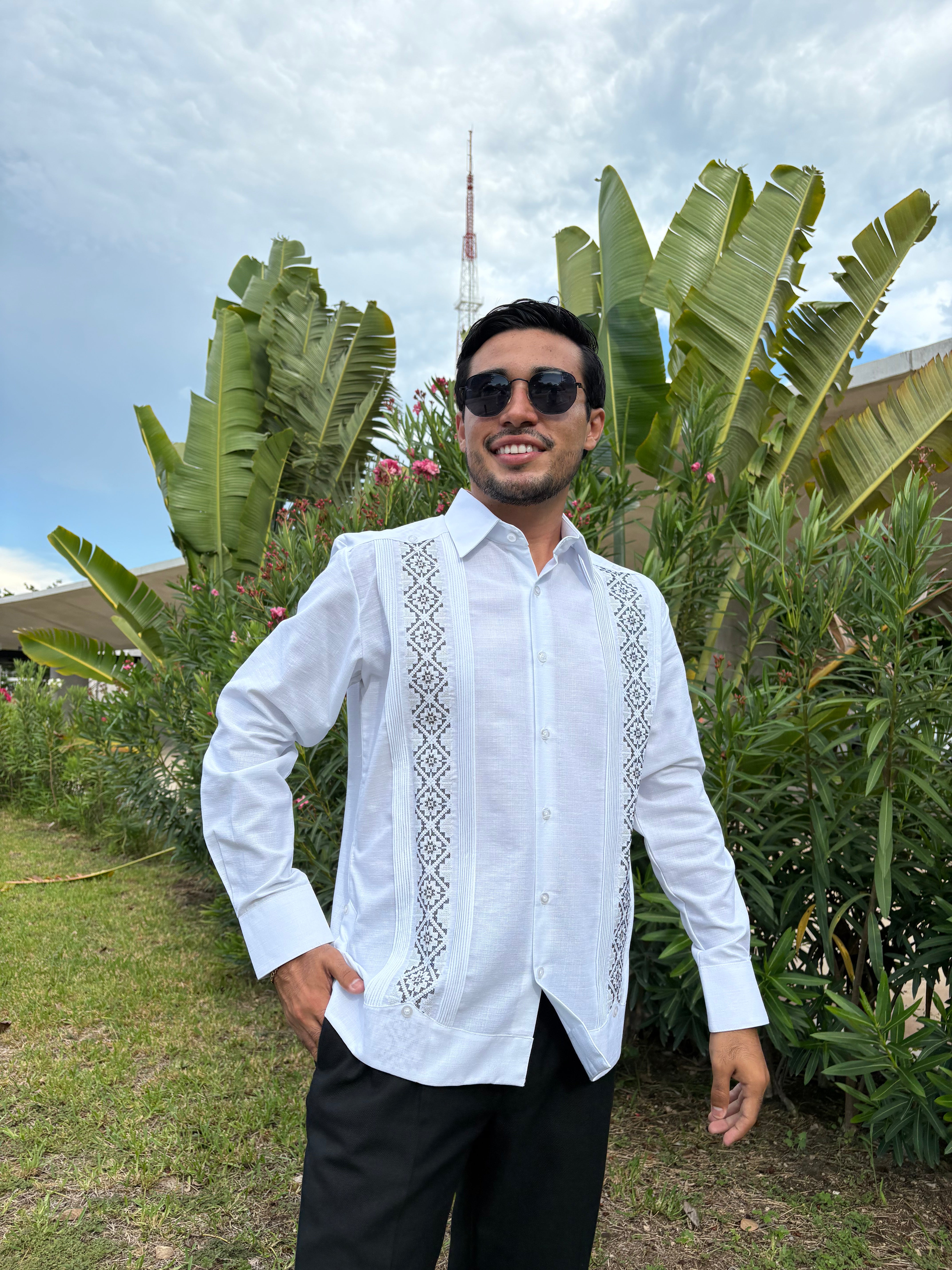 Guayabera Manga Larga MOD.079B Bordado Negro y Gris | Guayabera artesanal | HETAREN GUAYABERAS