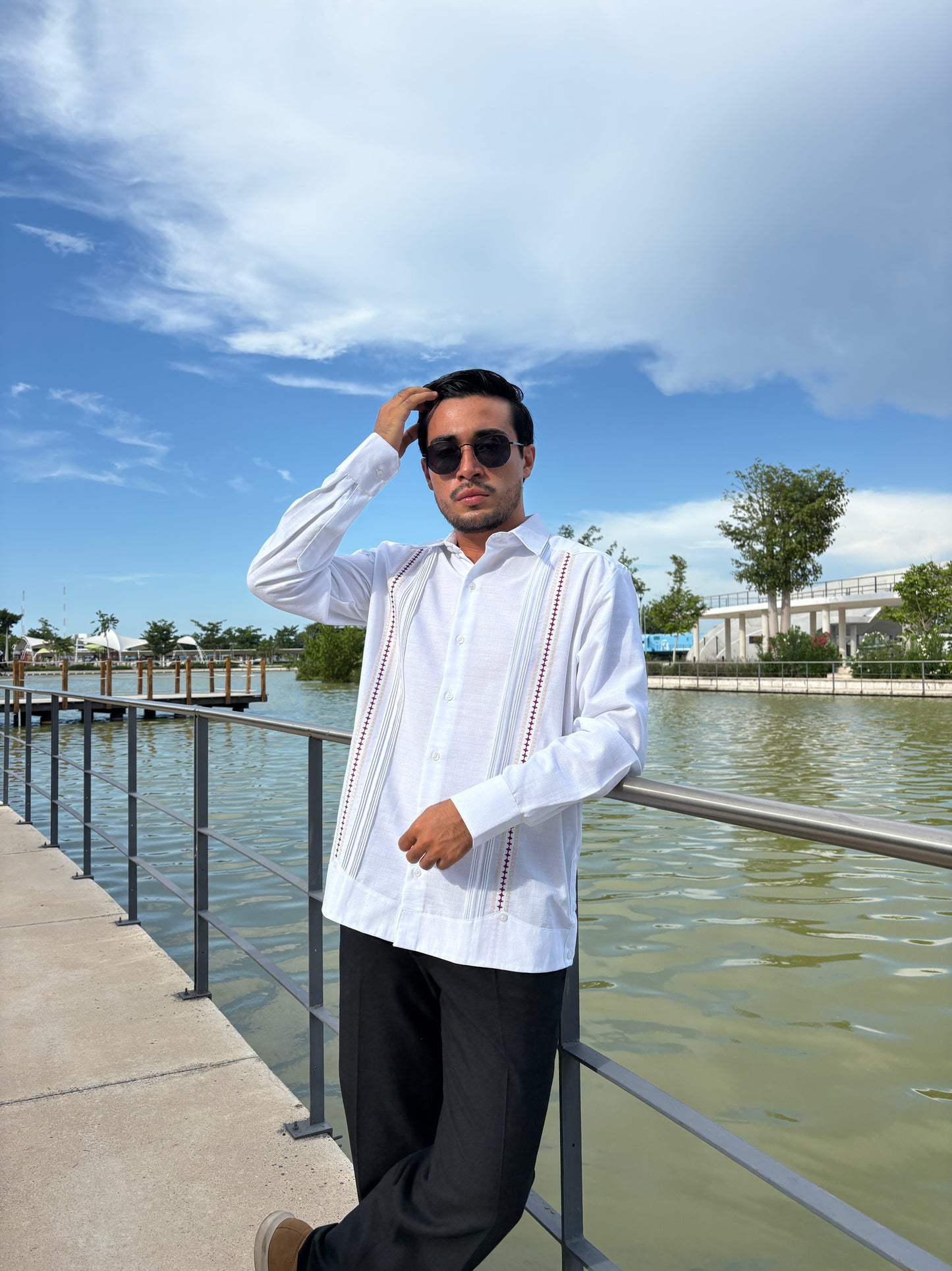 Guayabera Manga Larga modelo 065 modelo chichen itza