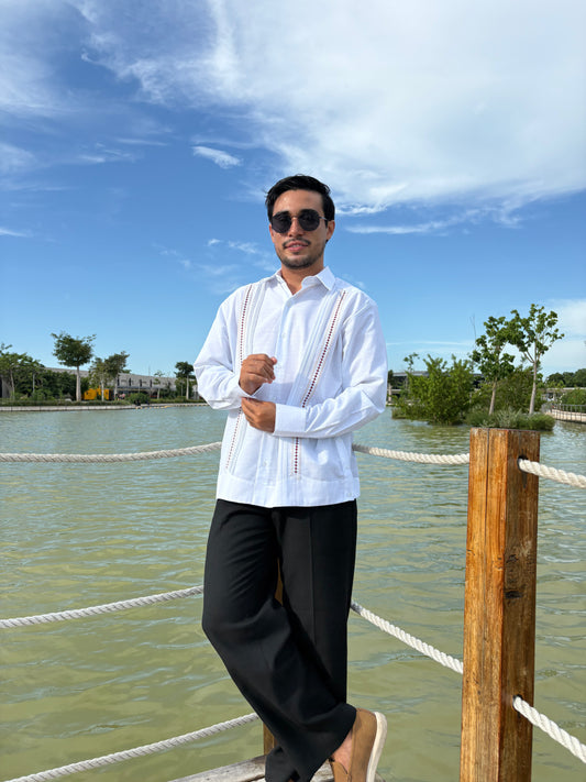 Guayabera Manga Larga modelo 065 modelo chichen itza