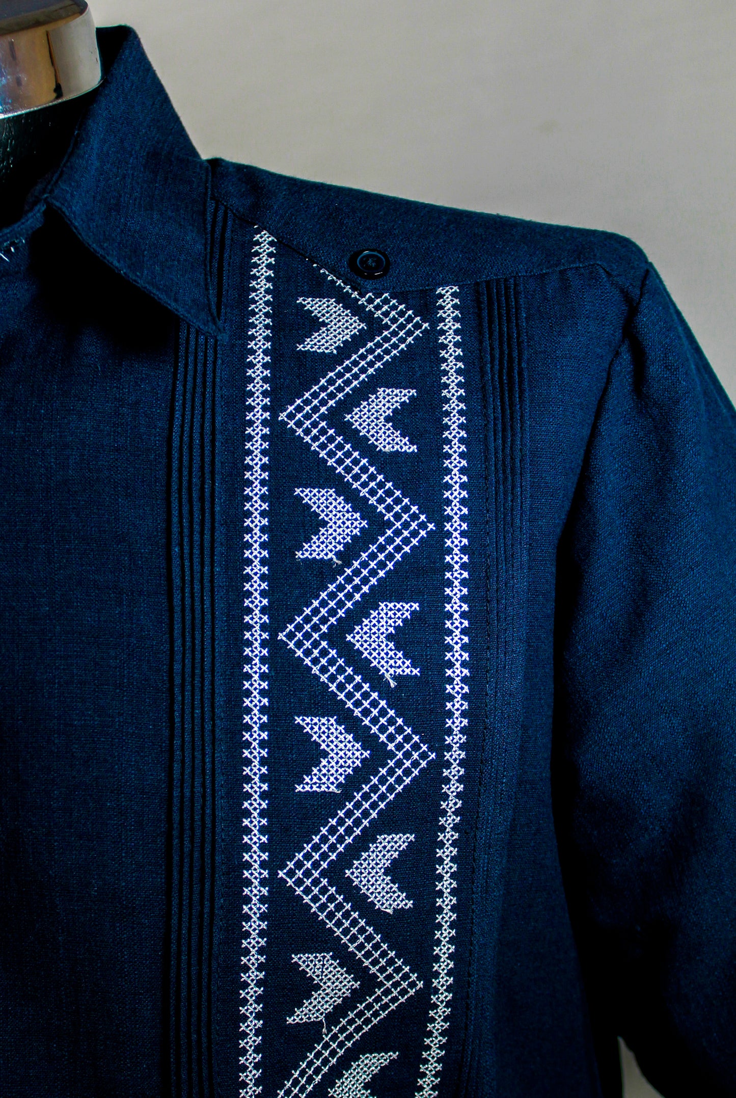 Guayabera Manga Larga MOD.049 bordados Saeta