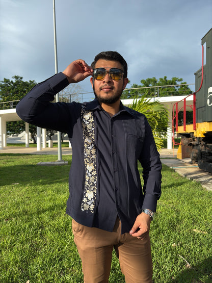 Guayabera Manga Larga MOD.001 bordado Colibri sin bordado en cuello y puño