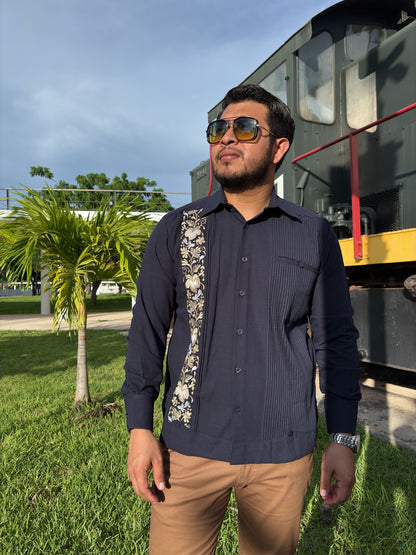 Guayabera Manga Larga MOD.001 bordado Colibri sin bordado en cuello y puño