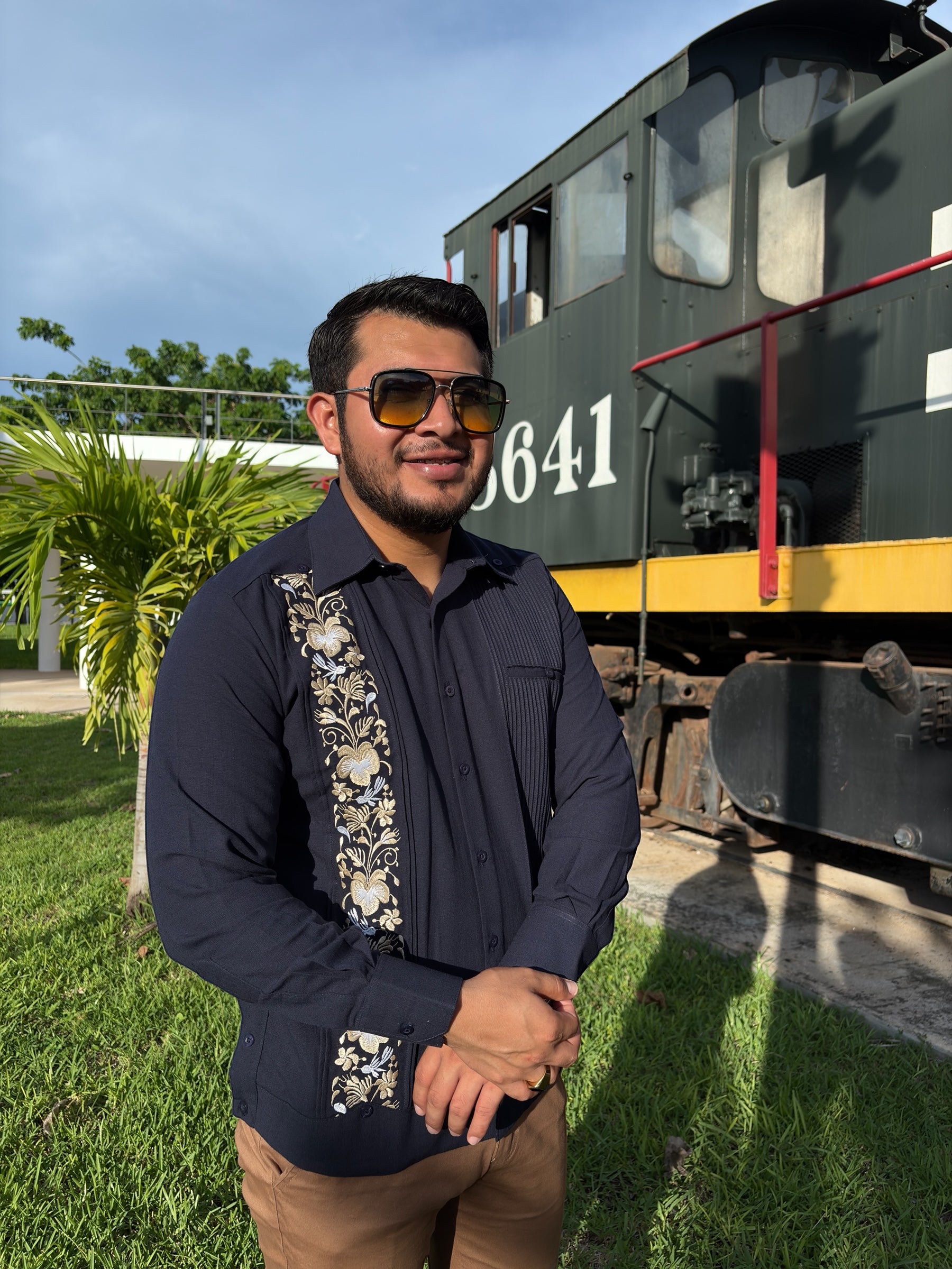 Guayabera Manga Larga MOD.001 Bordado Colibrí sin bordado en cuello y puño | Guayabera artesanal | HETAREN GUAYABERAS