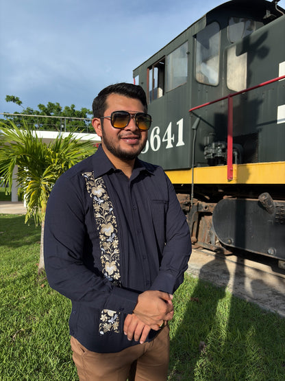 Guayabera Manga Larga MOD.001 bordado Colibri sin bordado en cuello y puño