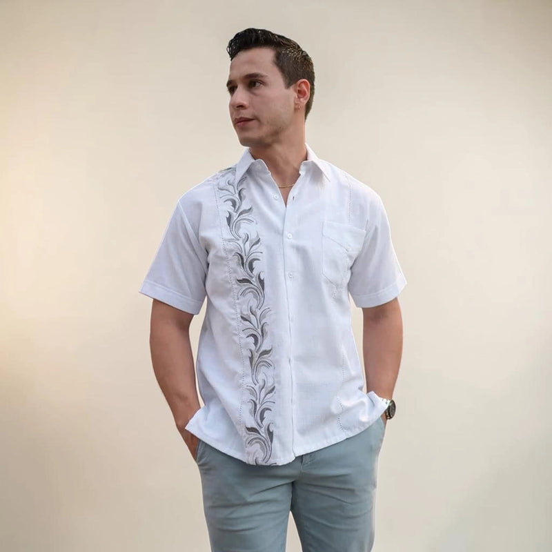 Guayamisa Manga Corta MOD.017 Bordado Hojas de Lirio | Guayabera artesanal | HETAREN GUAYABERAS