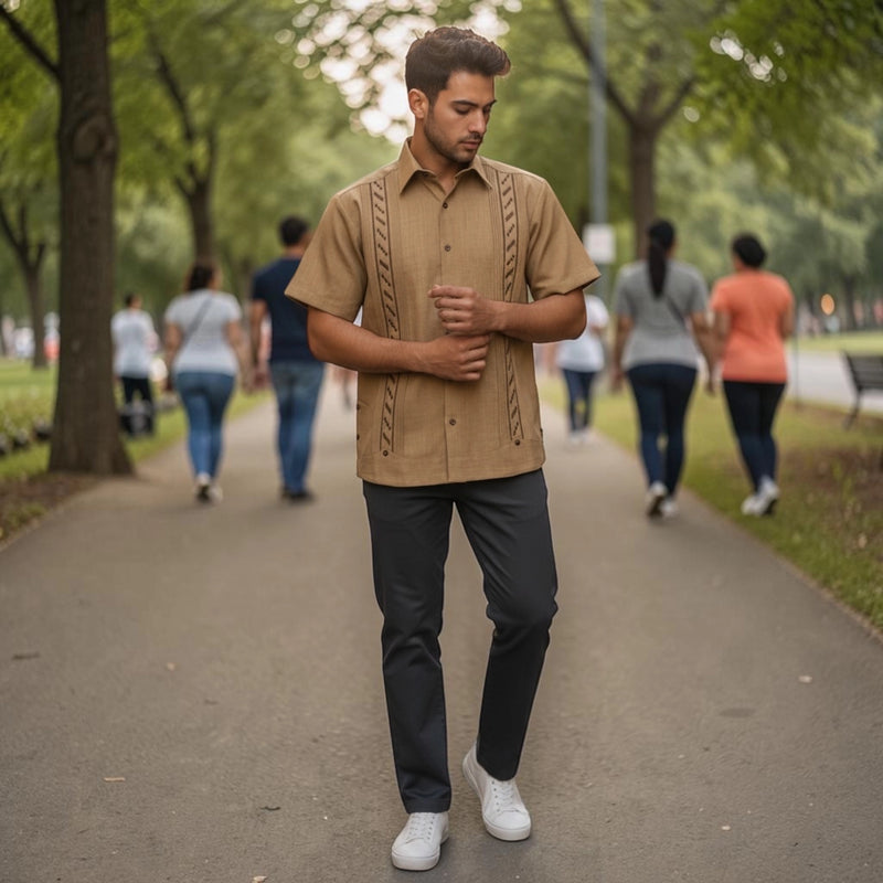 Guayabera Manga Corta MOD.048 Color Kaki Con Bordado Baritas Café | Guayabera artesanal | HETAREN GUAYABERAS