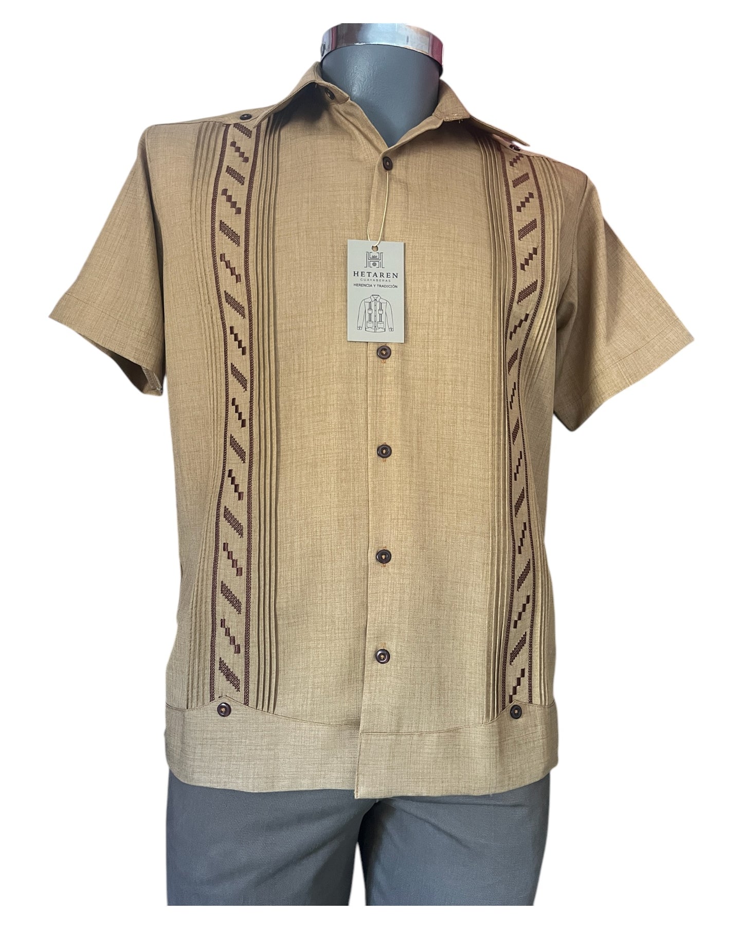 Guayabera Manga Corta MOD.048 Color Kaki Con Bordado Baritas Cafe