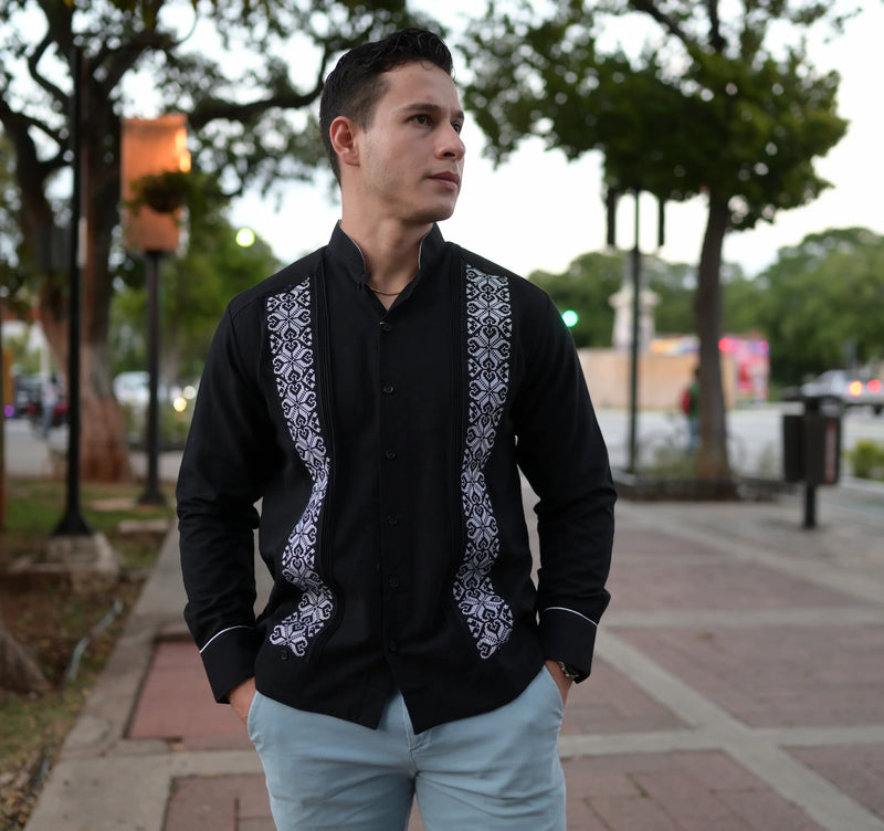 Guayabera Manga Larga MOD.064 Bordado De Corazones y Cuello Mao | Guayabera artesanal | HETAREN GUAYABERAS
