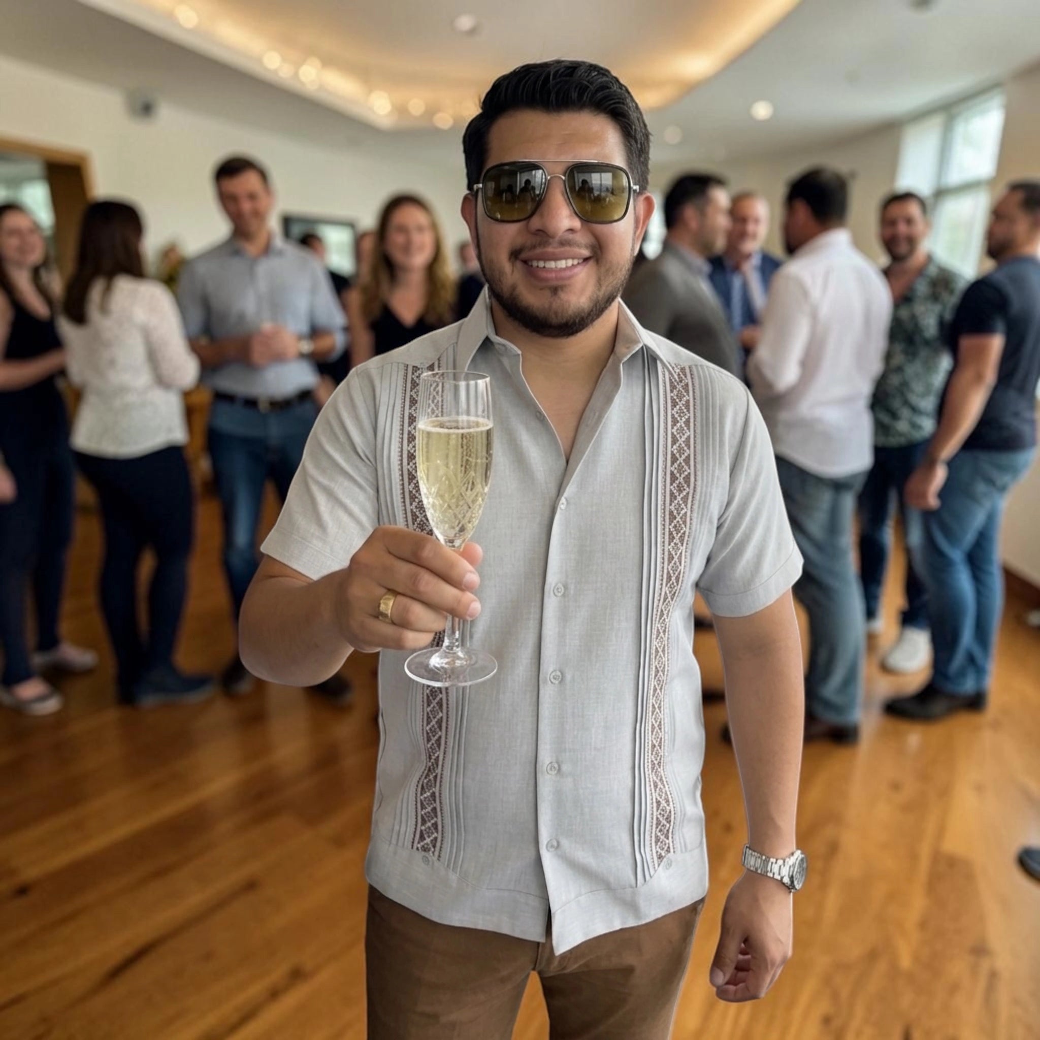 Guayabera Manga Corta MOD.068 Color Gris Con Bordado Tuxpan | Guayabera artesanal | HETAREN GUAYABERAS