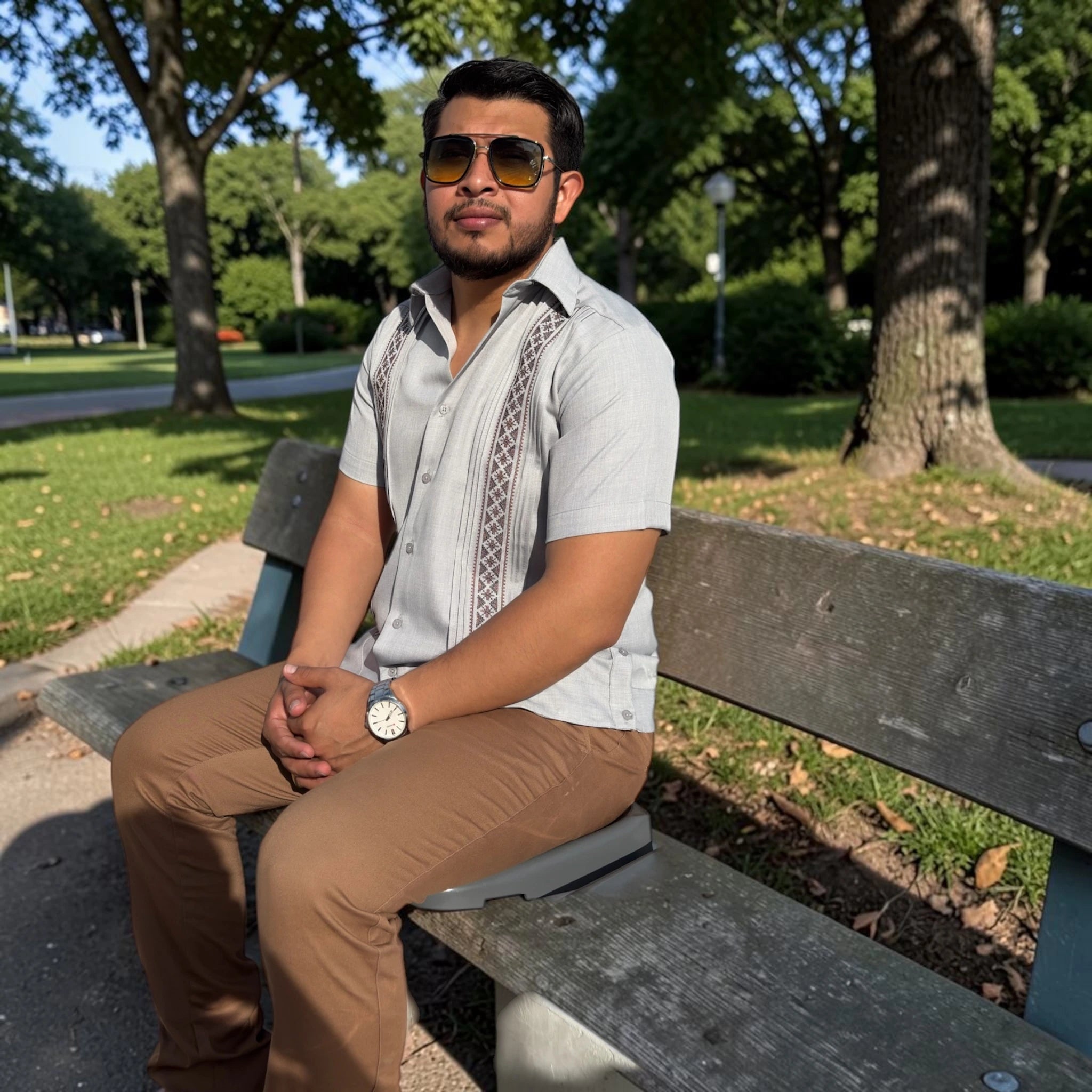 Guayabera Manga Corta MOD.068 Color Gris Con Bordado Tuxpan | Guayabera artesanal | HETAREN GUAYABERAS